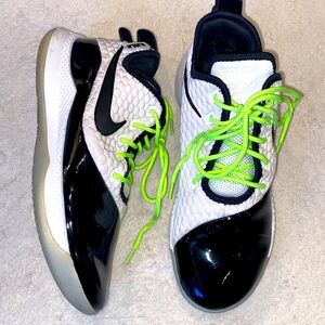 Nike Lebron Witness 3 black & white athletic shoes Sz. 8.5